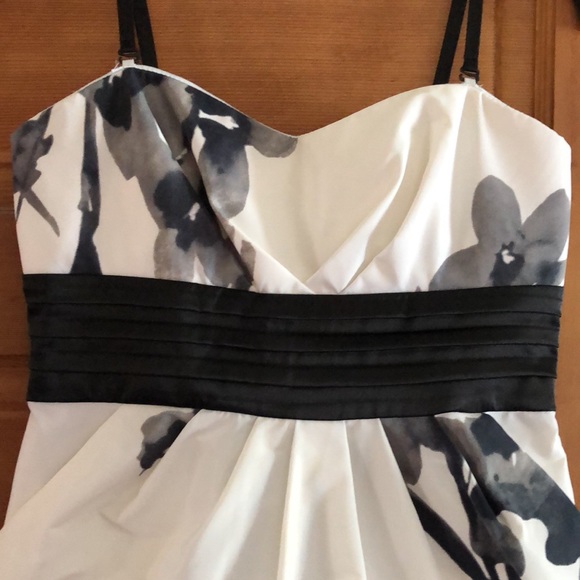 Gorgeous le chateau dress - Picture 2 of 12